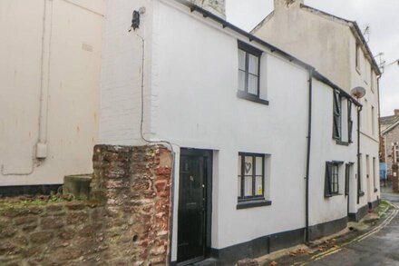 PRINCE COTTAGE, pet friendly, character holiday cottage in Paignton