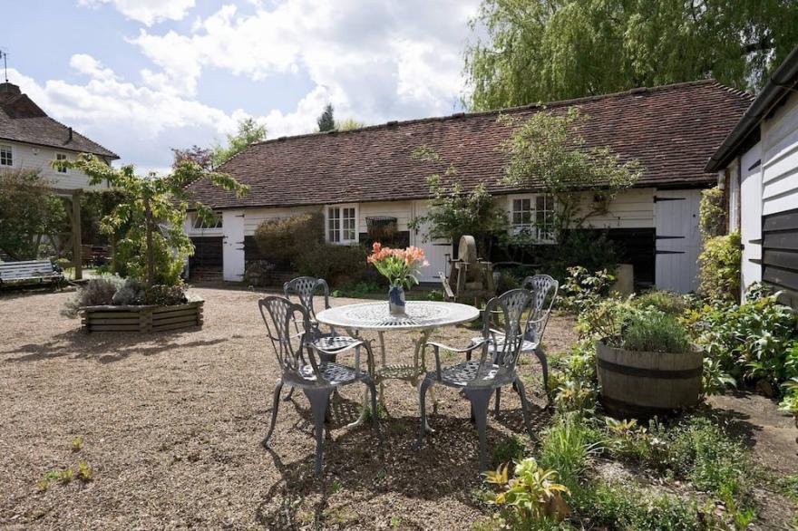 ***** Stable Cottage ***** Hamptons Farmhouse, Child Friendly Holidays