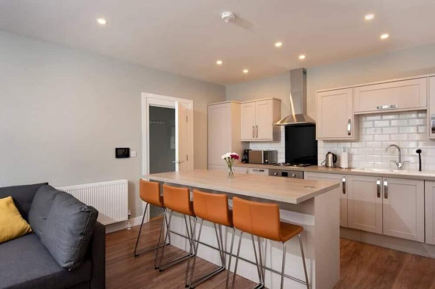 Flat C - Hereford House - Beautiful, spacious 3 bedroom 2 bathroom apartment