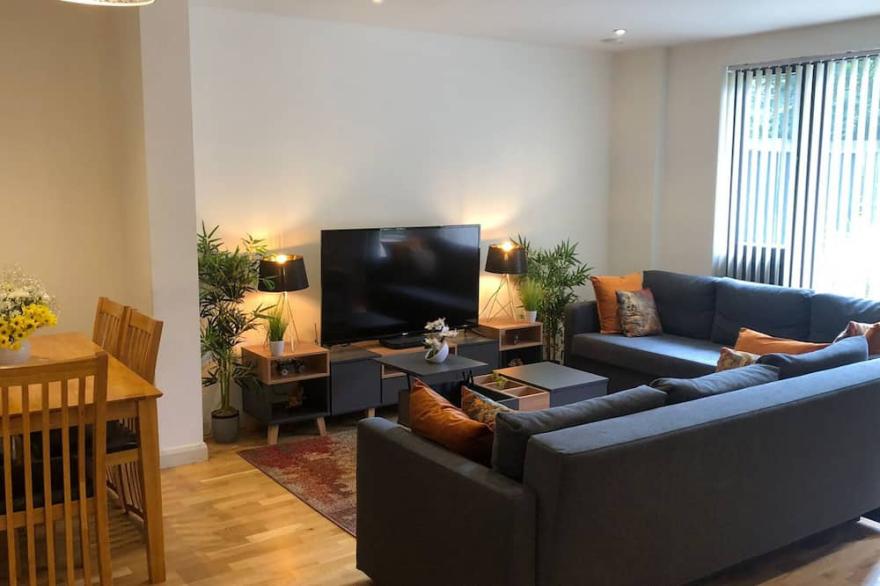 Modern & Spacious Ground Floor 2 Bed/ 2 Bath Apartment