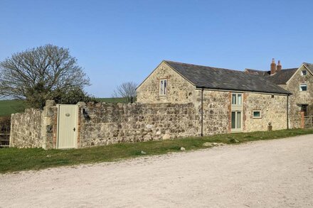 Garstons Barn -  a barn that sleeps 6 guests  in 3 bedrooms