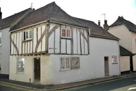 TUDOR COTTAGE, family friendly, character holiday cottage in Sandwich