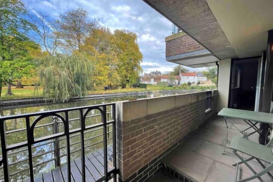 Spectacular River Views In The HEART Of Cambridge!