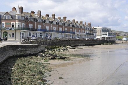 Water's Edge - Sea Front Self Catering Apartment in the Heart of Swanage