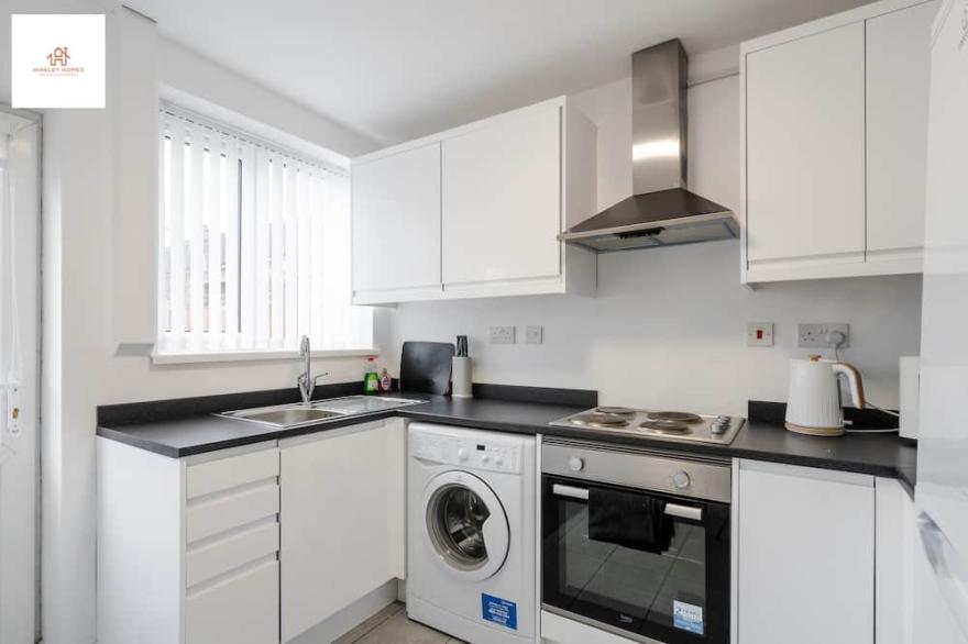 Large 4 Bedroom House- Liverpool