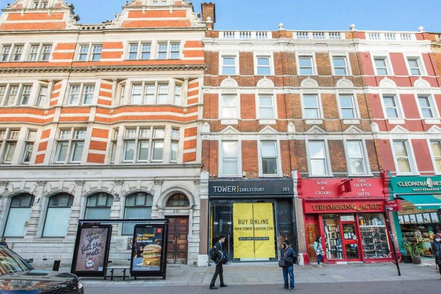 Sunny Earls Court 2BR, newly refurbished, opposite Tube, by Blueground