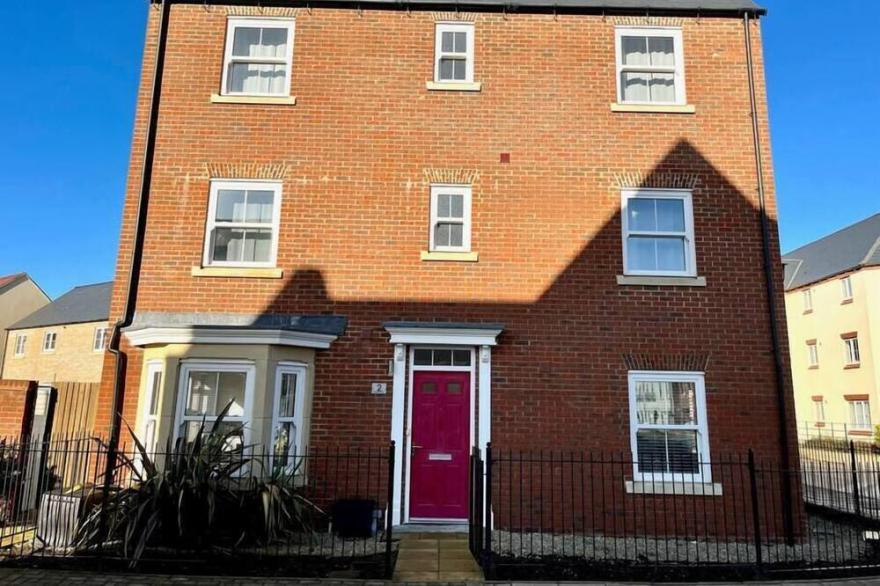 Lovely 4 Doubled Bedroomed Townhouse In Bicester