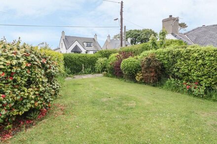 BEDLINOG, pet friendly, with a garden in Amlwch