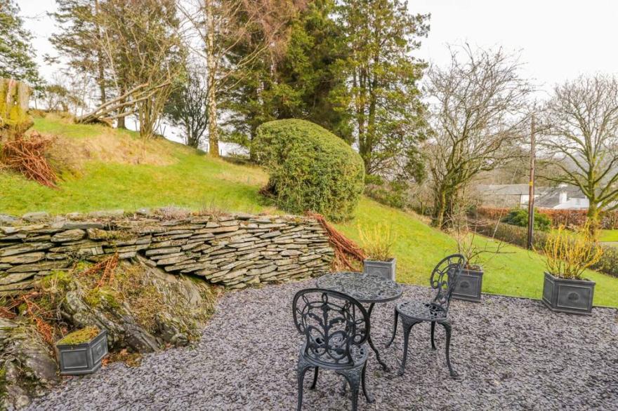 KIRKSTONE COTTAGE, romantic, with open fire in Hawkshead