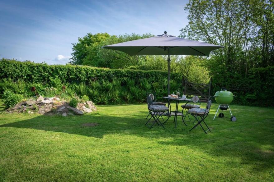 Cottage with countryside view - the Snickett