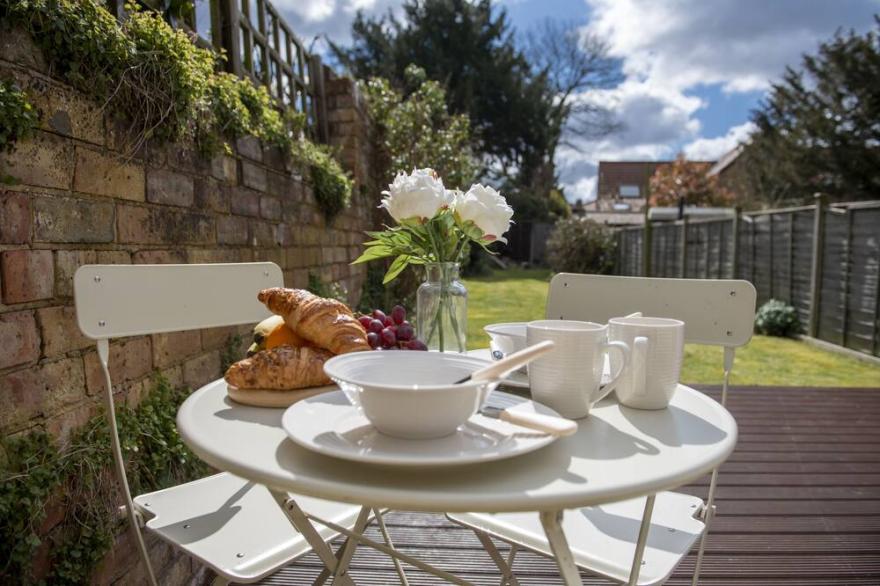 Gilly Cottage is located in the East Yorkshire picturesque village of South Cave of great historical