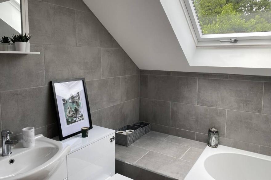 Riverside View Wooler. Luxury, large, modern house with hot tub
