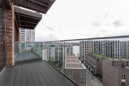 Bright and Modern 2 Bedroom Flat in Royal Wharf