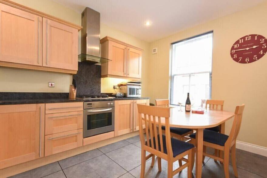 CHURCHSIDE, family friendly, country holiday cottage in Alnwick