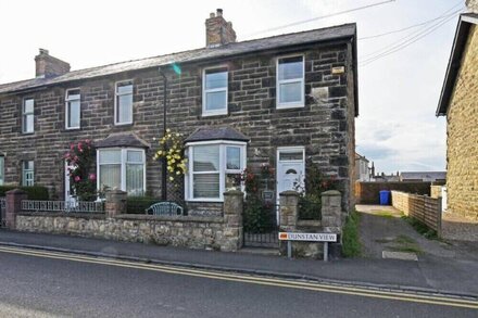 CLADACH COTTAGE, pet friendly, with open fire in Seahouses