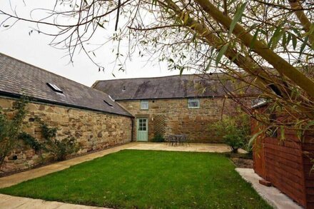 EAST HAVERS, pet friendly, country holiday cottage in Alnwick