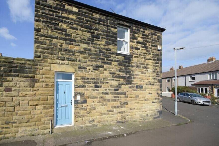 SEA AIR, pet friendly, country holiday cottage in Amble