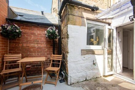 CLARA'S COTTAGE, family friendly in Warkworth