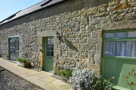 CROFT COTTAGE (ALNWICK), family friendly, with a garden in Alnwick