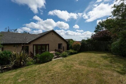 BUDLE VIEW, family friendly, character holiday cottage in Belford