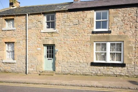 HARES FORM, pet friendly, with open fire in Seahouses