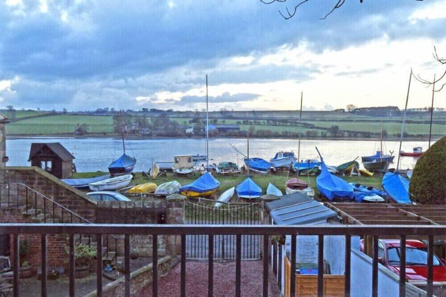 THE BOATHOUSE (ALNMOUTH), Pet Friendly, With A Garden In Alnmouth