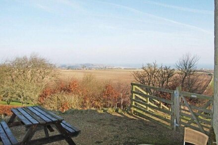 APPLE ORCHARD HOUSE, pet friendly, with open fire in Alnmouth