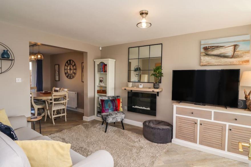 SEASCAPE (SEAHOUSES), family friendly, with a garden in Seahouses