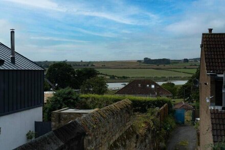 PILOTS REST, pet friendly, country holiday cottage in Alnmouth