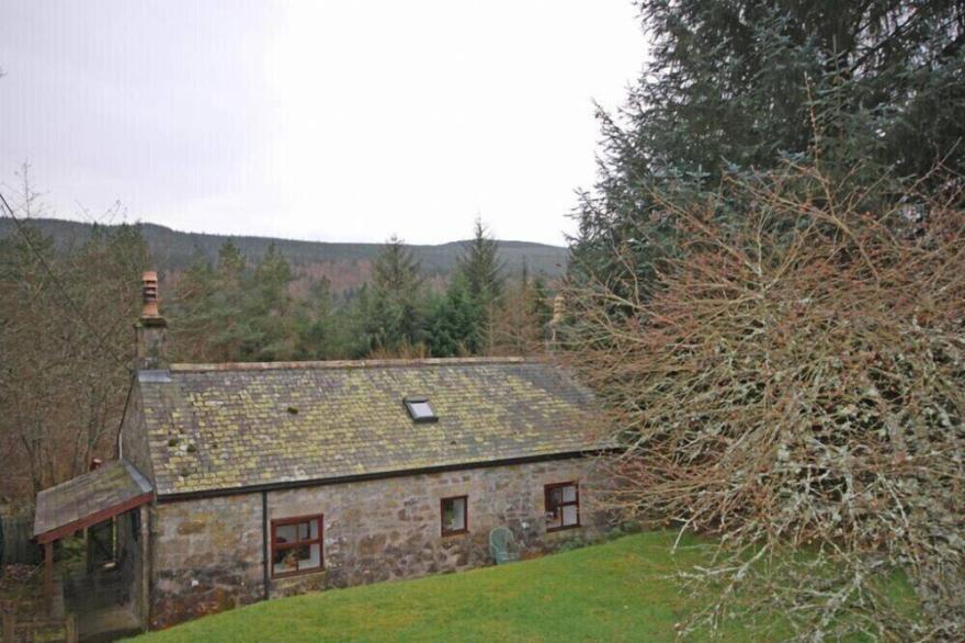 THE OLD SCHOOL HOUSE, pet friendly, with open fire in Rochester