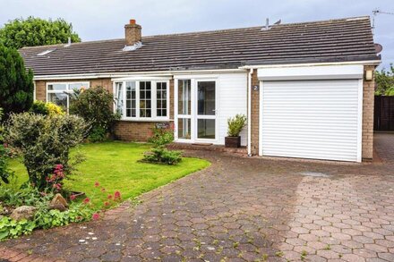 FINIANS RAINBOW, pet friendly, country holiday cottage in Boulmer