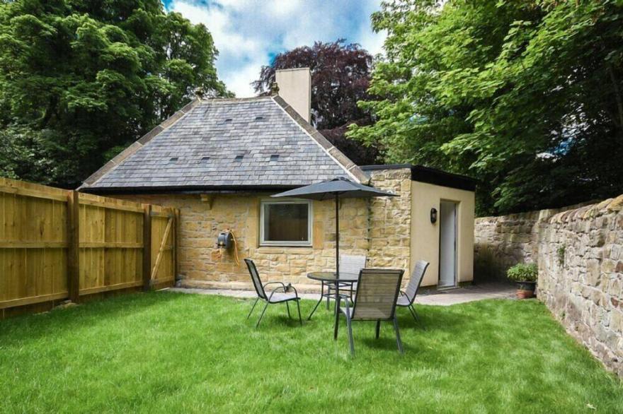 THE LODGE (ALNWICK), pet friendly in Alnwick