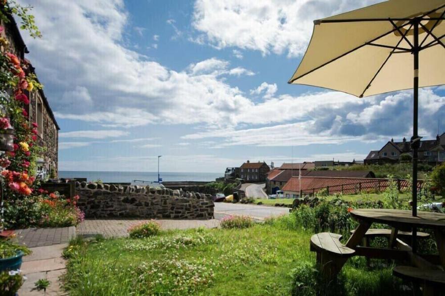 COBLE COTTAGE, Family Friendly, Character Holiday Cottage In Craster