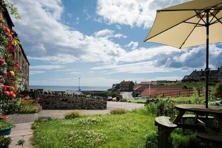 COBLE COTTAGE, family friendly, character holiday cottage in Craster