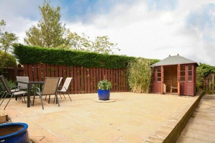 SUMMERFOLD, pet friendly, with a garden in Warkworth