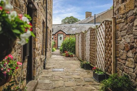 NURSE'S COTTAGE, family friendly, country holiday cottage in Alnwick