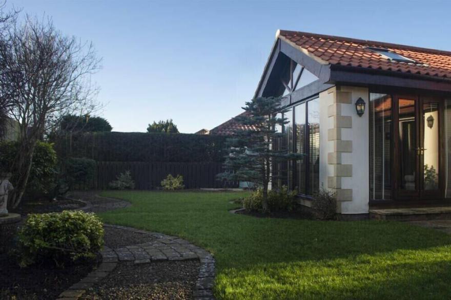 ROKEBY, family friendly, country holiday cottage in Bamburgh