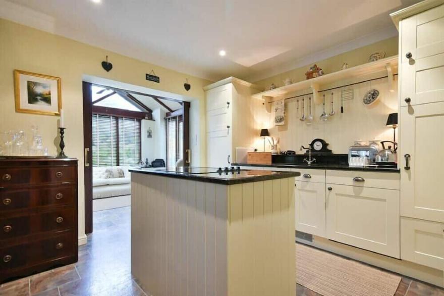 ROKEBY, family friendly, country holiday cottage in Bamburgh