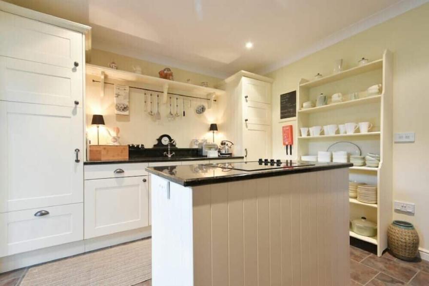 ROKEBY, family friendly, country holiday cottage in Bamburgh