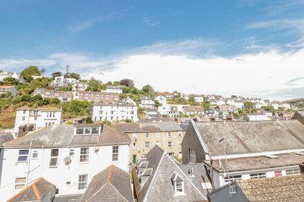 KIPPER LODGE, pet friendly, character holiday cottage in Dartmouth