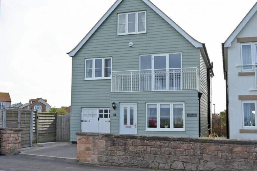 PORTLAND, pet friendly, country holiday cottage in Beadnell