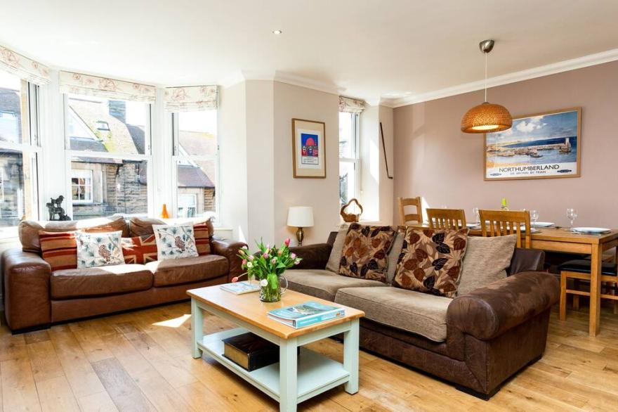 UPPER ALNBANK, pet friendly, country holiday cottage in Alnmouth
