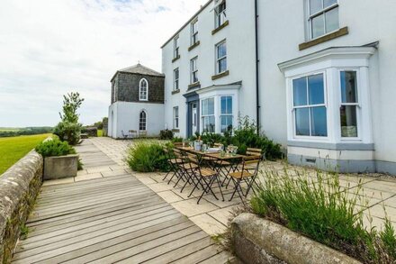 NO6 SEA LANE, family friendly, with open fire in Embleton