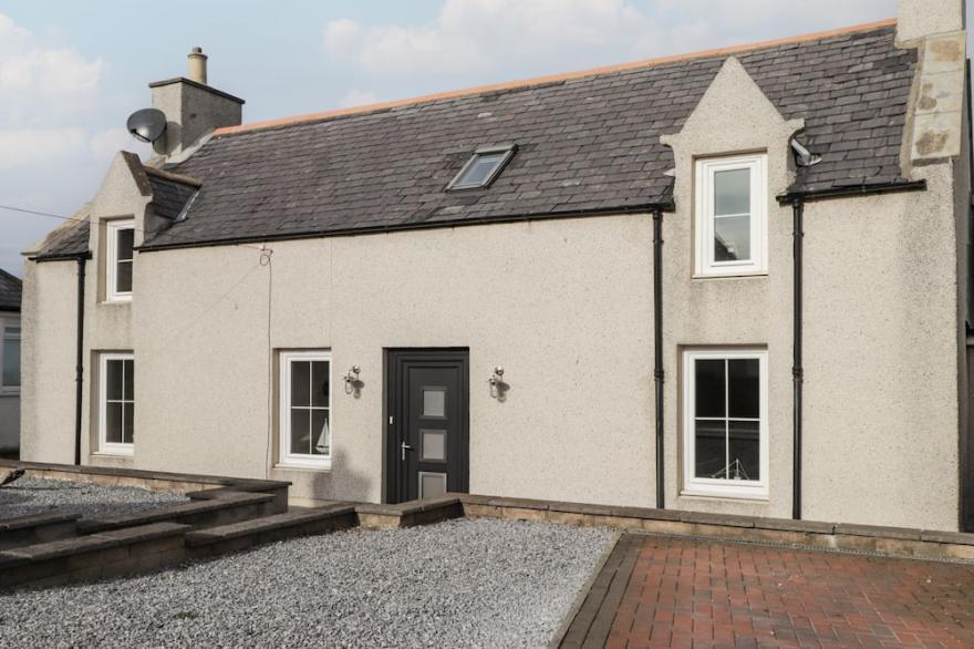 LEARIG, Pet Friendly, Character Holiday Cottage In Buckie