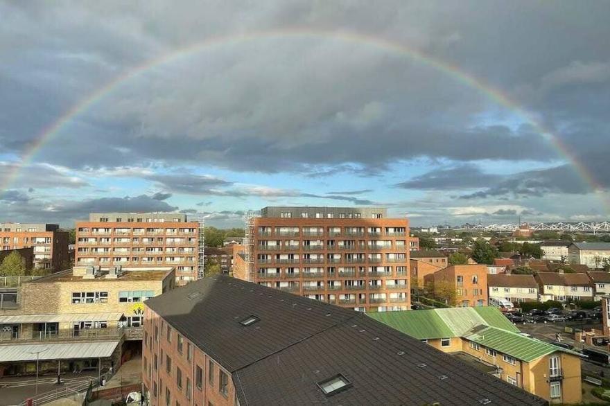 Stylish and Chic 1 Bedroom Apartment in Canning Town