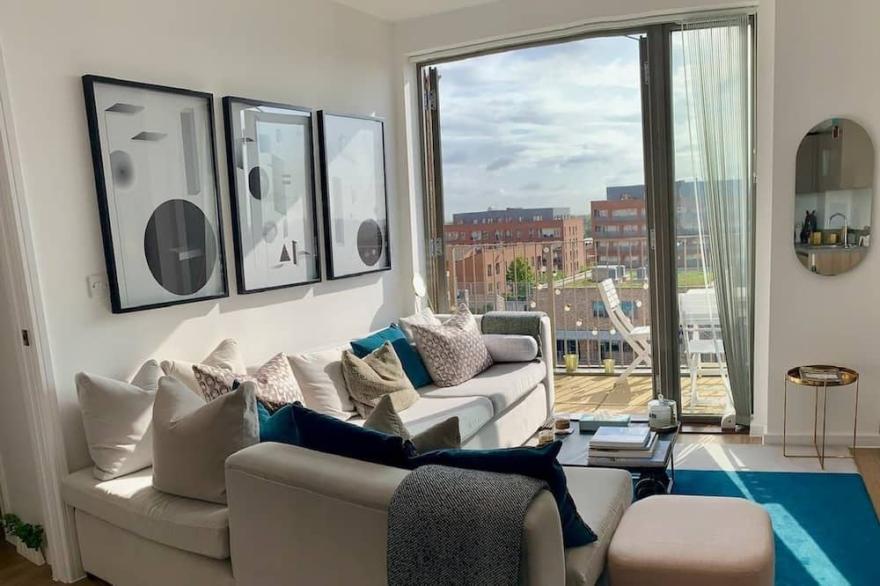 Stylish and Chic 1 Bedroom Apartment in Canning Town