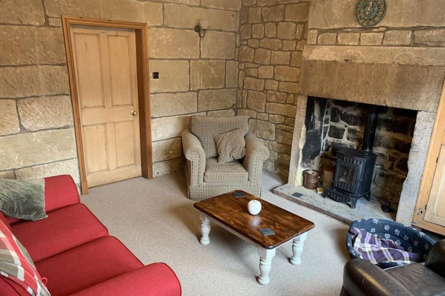 MEG'S DEN, pet friendly, character holiday cottage in Hebden Bridge