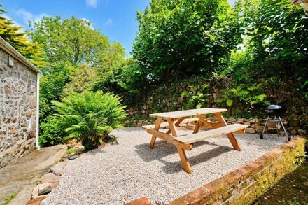 Farm Cottage - Cosy Cottage Near St. Ives