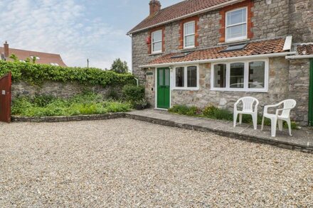 CATHAY HOUSE, character holiday cottage in Cheddar