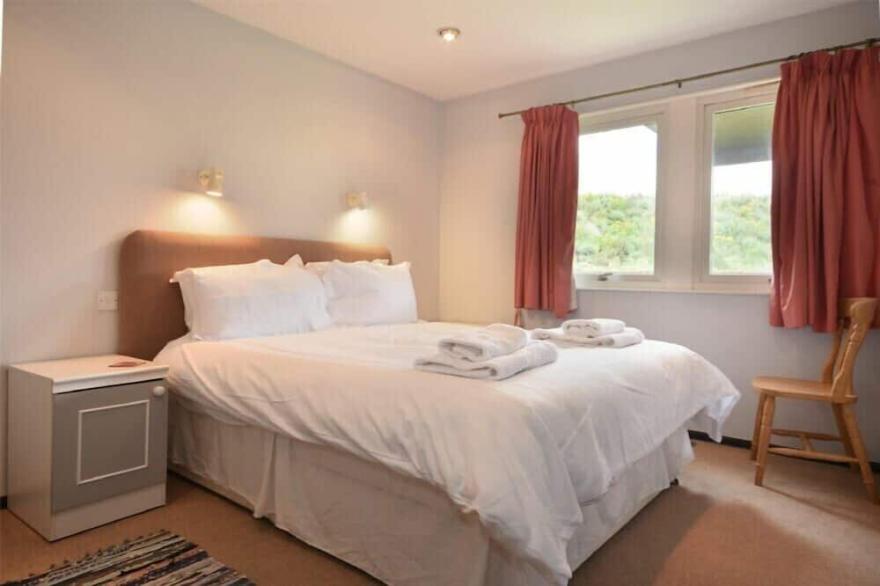 ASHORE, pet friendly, country holiday cottage in Beadnell